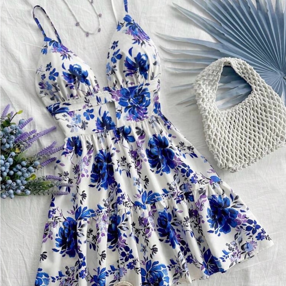 Sale! Beautiful Dress with Exquisite Floral Pattern, size 6. New!
